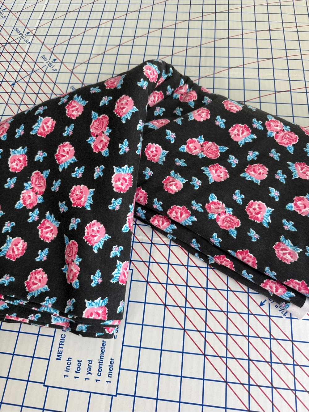 Vintage 80s 90s Rose Floral Stretch Knit Fabric 4.75 Yards x 56”